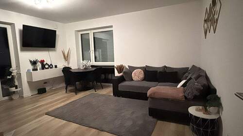 Modernes Wohnzimmer - Moderne 2-Zimmer-Wohnung in Oldenburg mit Balkon