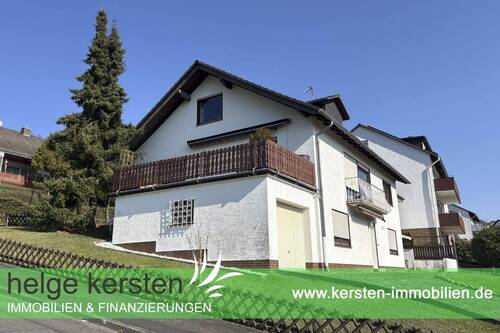 Dreifamilienhaus_Morschen - Dreifamilienhaus mit Potenzial und tollem Ausblick über Altmorschen zu verkaufen!