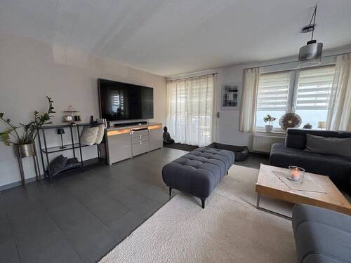 Wohnzimmer - 3 Zimmer Etagenwohnung zum Kaufen in Leonberg