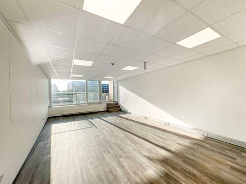 Hauptraum mit Zugang zum Sonnenbalkon - 