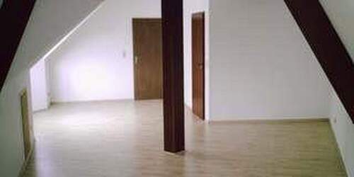 Schöne Holzbalken im Dach - 