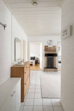 Flur - Helle 3-Zimmer-Wohnung in ruhiger Lage von VaihingenEnz