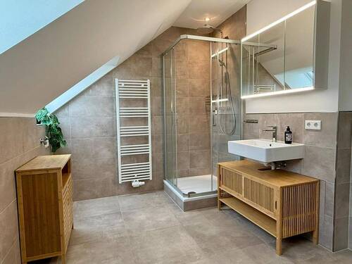 Klipphausenestr.2 möbliert DG re Bad - 3 Zimmer Etagenwohnung in Dresden