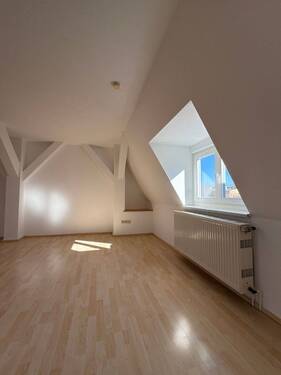 Wohnzimmer - Charmante 3-Zimmer-Wohnung mit Gestaltungspotenzial