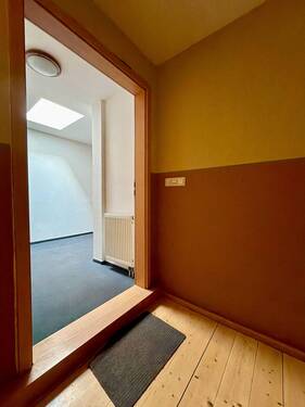 Wohnungseingang mit Oberlicht im Flur - 