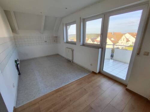 0105 Essbereich, Küche Balkon.jpg - 3 Zimmer Etagenwohnung in Niedernhall