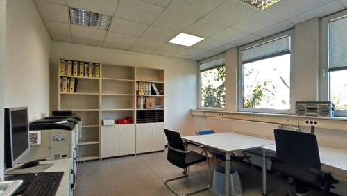 Hallenbüro - 