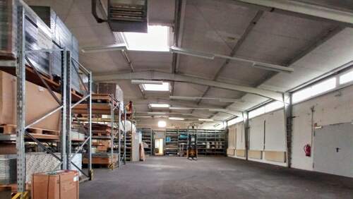 Halle, Blick vom Rolltor aus - Halle in Vellmar