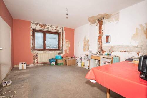 Küche im Erdgeschoss - 4 Zimmer Einfamilienhaus in Bad Königshofen