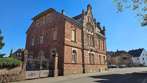 Außenansicht (1).jpg - Große Jugendstilwohnung mit viel Platz im gepflegten Dreifamilienhaus