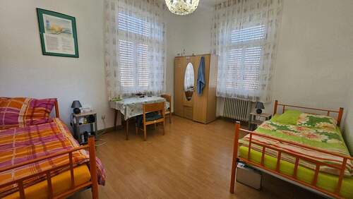 Teilansichten Zimmer (1).jpg - 
