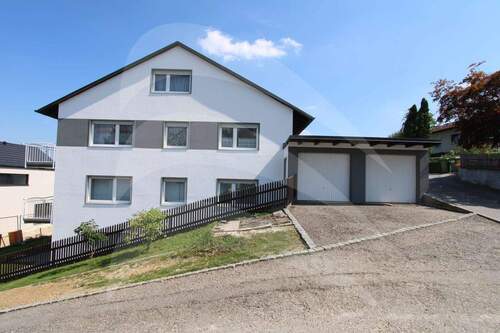Außenansicht - Exklusive 5-Zi.-Wohnung im Zweifamilienhaus - naturnah gelegen!