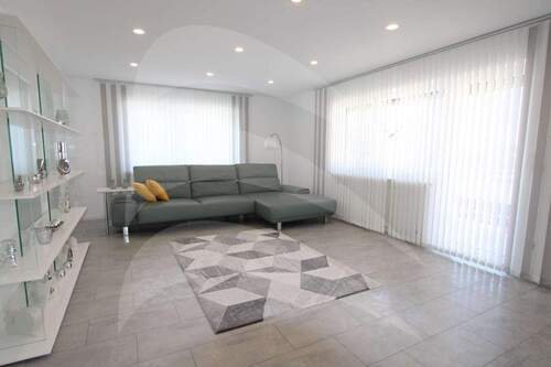 Wohnzimmer EG - Etagenwohnung mit 200,00 m² in Altdorf zum Kaufen