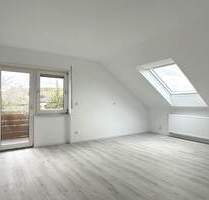 Neu renovierte 4-Zimmer-Dachwohnung mit Balkon und Blick ins Grüne - ruhiges Wohnen nahe Bretten - Kürnbach