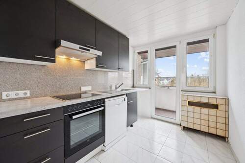 Einbauküche mit Putzbalkon - 3 Zimmer Etagenwohnung zum Kaufen in Stuttgart / Stammheim