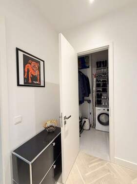 Entrée und Hauswirtschaftsraum - 