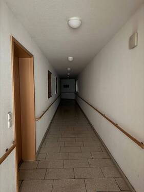 Flur 1. Etage - Etagenwohnung mit 72,00 m&sup2; in Duisburg zur Miete