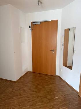 Diele mit Wohnungstür - 