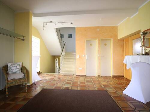 Foyer EG - 8 Zimmer Mehrfamilienhaus, Wohnhaus in Röthenbach an der Pegnitz