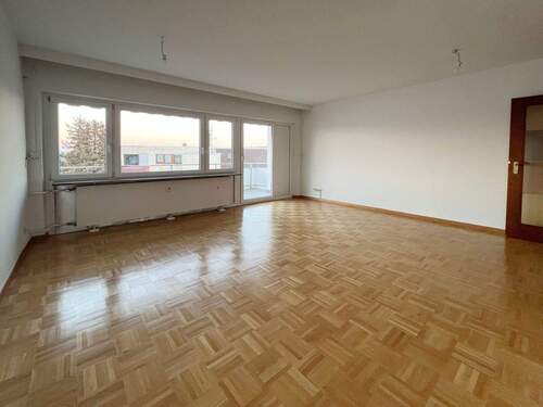 Wohnzimmer - 3 Zimmer Etagenwohnung in Stuttgart