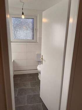 Eingang Bad - 3 Zimmer Etagenwohnung in Oberhausen