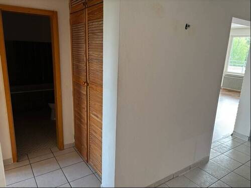 Flur mit Einbauschrank - 