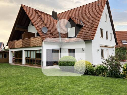 Titel - Stilvolle 4-Zi.-EG-ETW mit großem Garten in Adelsdorf...Einmalige Gelegenheit