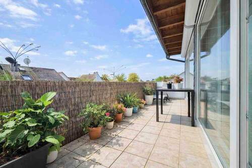 Dachterrasse DG - 8 Zimmer Mehrfamilienhaus, Wohnhaus in Schöneck