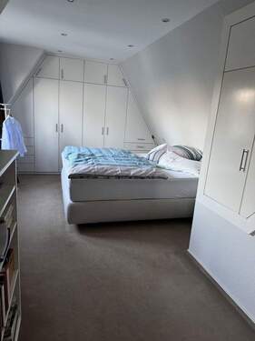 Schlafzimmer, DG - 