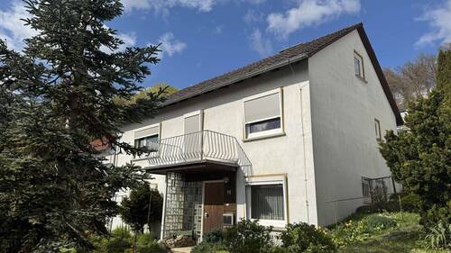 Straßenseite - Ihr neues Zuhause mit Weitblick und Gartenparadies