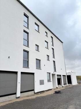 .. Erstbezug ! - Neubau-Erstbezug ! Moderne Dachgeschosswohnung mit Balkon in toller Wohnlage in Gerolzhofen !