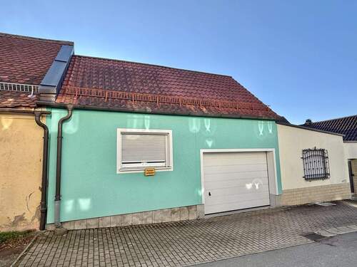 Rückansicht - Garageneinfahrt - 