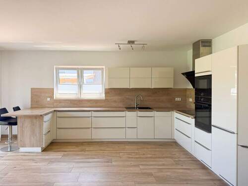 Großzügige Küche - 