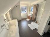Dachgeschoss Badezimmer - 