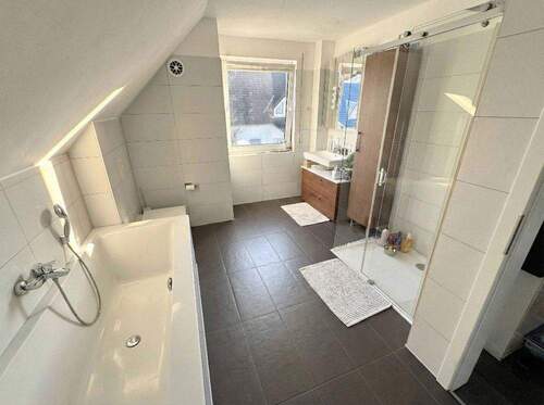 Dachgeschoss Badezimmer - 