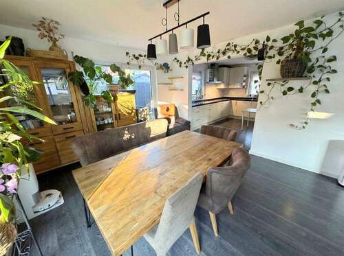 Erdgeschoss Essbereich Blick in die Küche - 