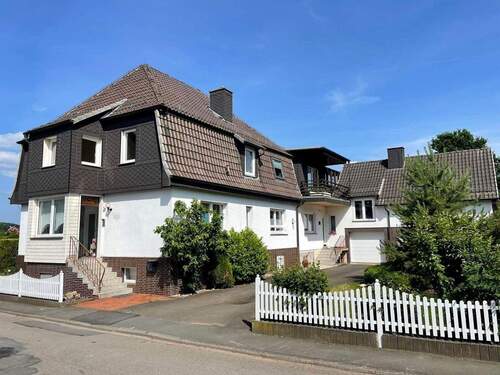 Außenansicht - Renoviertes, großes Ein- bis Zweifamilienhaus in der Ortslage von Waldeck-Sachsenhausen