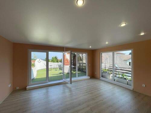 Wohnzimmer mit Terrassen Zugang - 