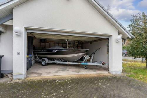 Garage - Einfamilienhaus mit 250,00 m&sup2; in Bielefeld zum Kaufen