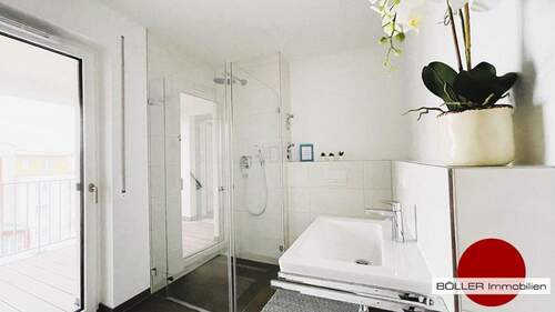 Bad mit Fenstertüre - 