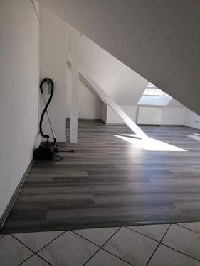 Wohnzimmer - Sonnige Dachgeschosswohnung - eine Perle für Kreativköpfe