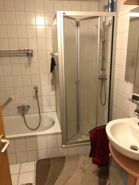 Bad Dusche.jpg - Etagenwohnung mit 70,00 m² in Freital zum Kaufen