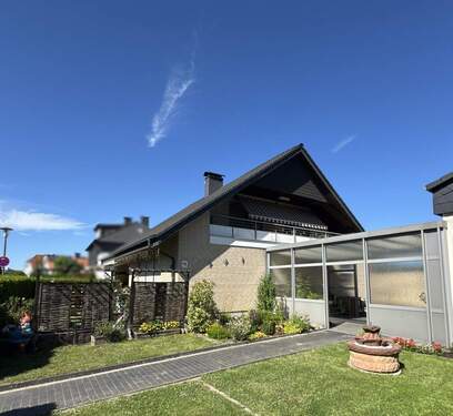 Seitenansicht - Einfamilienhaus mit 180,00 m² in Bad Salzuflen zum Kaufen