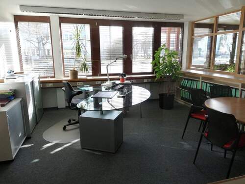 Büroraum 8/ Zimmer 1 - 431 qm Lagerfläche und 2 schöne Büros in Kornwestheim Nähe Stuttgart - All-in-Miete