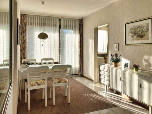 Esszimmer, rechts Küche - 