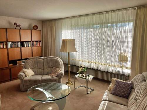 Wohnzimmer, Blick vom Eingang - 