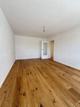 Wohnzimmer - 3 Zimmer Etagenwohnung in München