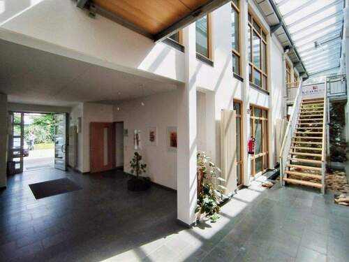 Hauseingang und Flurbereich - Büro in Baunatal zur Miete