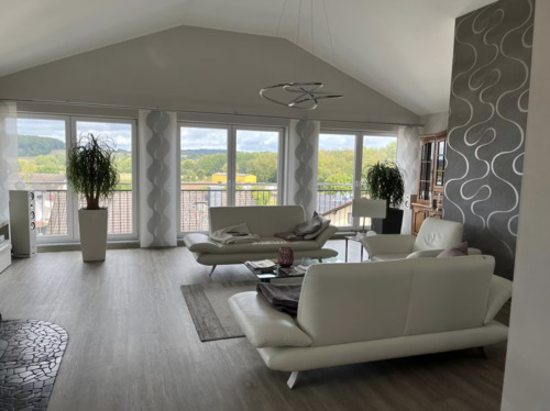 hohe Räume - 250 qm-Maisonette-Whg, die sich selbst versorgt - und Ihre Energiekosten fast eliminiert.