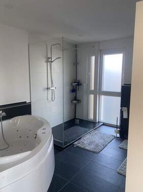 Bild 1 - Luxuriöse 3 Zimmer Wohnung - 1.200,00 EUR Kaltmiete, ca.  131,00 m² Wohnfläche